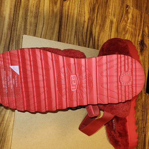 NIB UGG Super Fluff Slipper - Picture 8 of 8